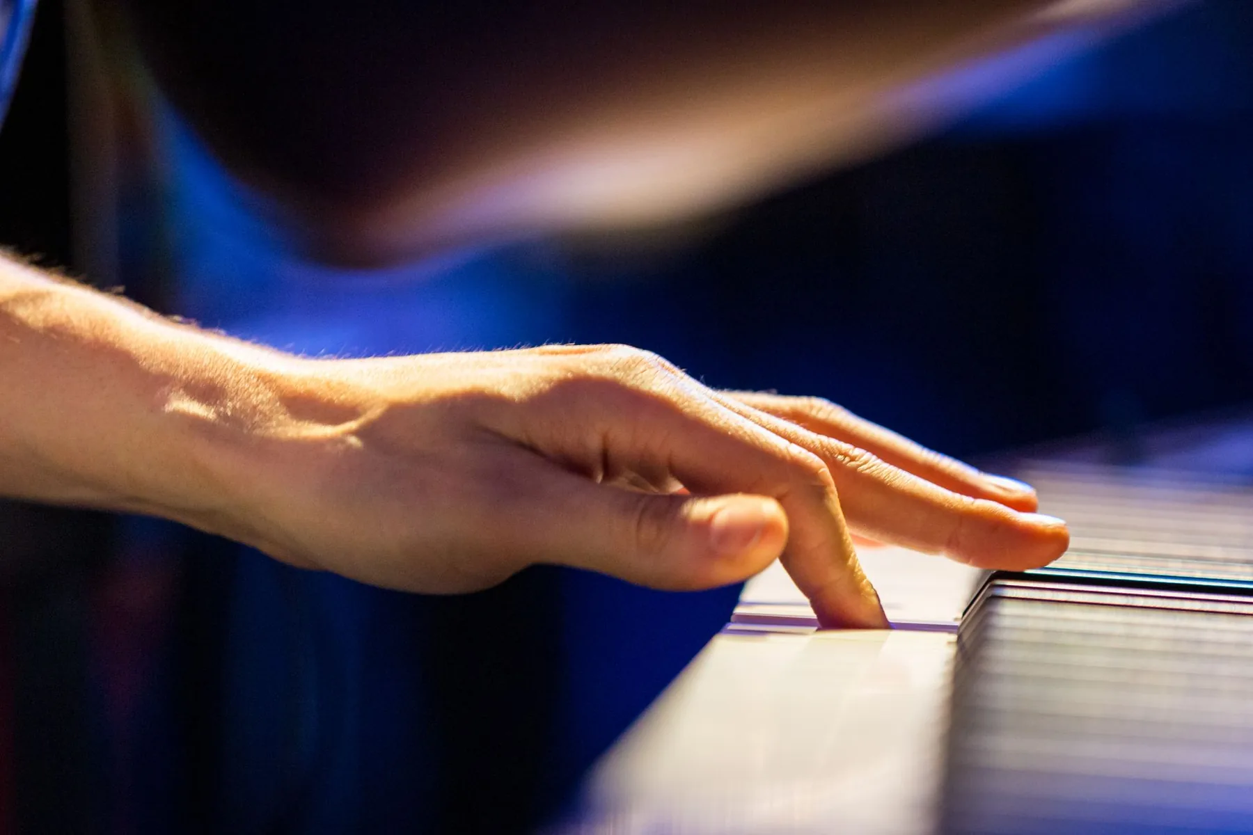 Geste musical sur touches de piano Geste musical sur touches de piano