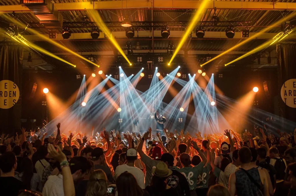 Festivals and street music: discover the best urban stages for a unique musical experience