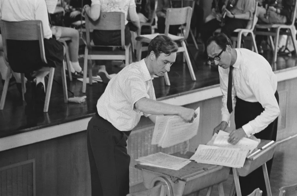 What Is an Orchestra Conductor's Salary?
