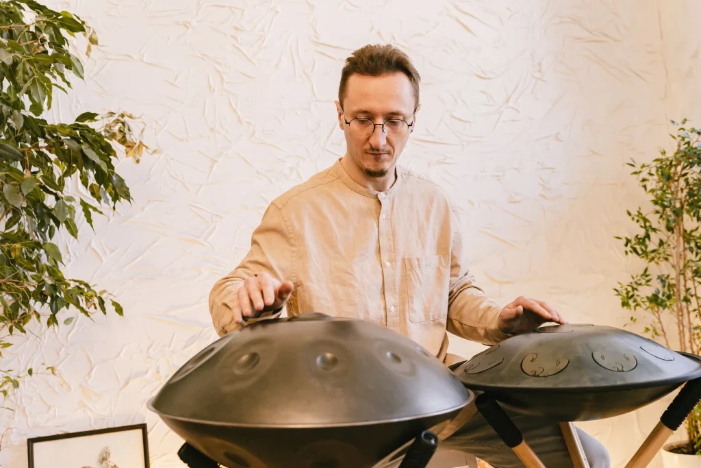 Mini handpan : avantages et limites de l’instrument compact